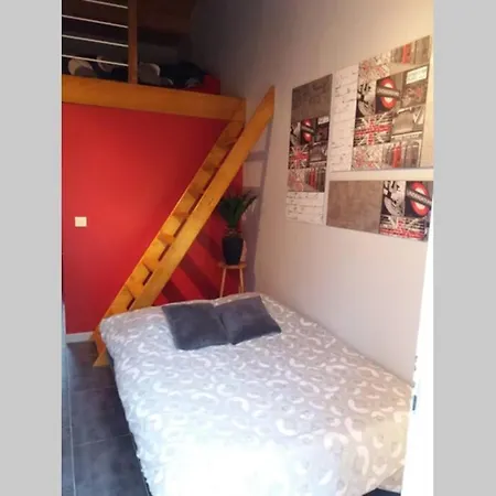 Joli Entre Et Montagne Proche De *